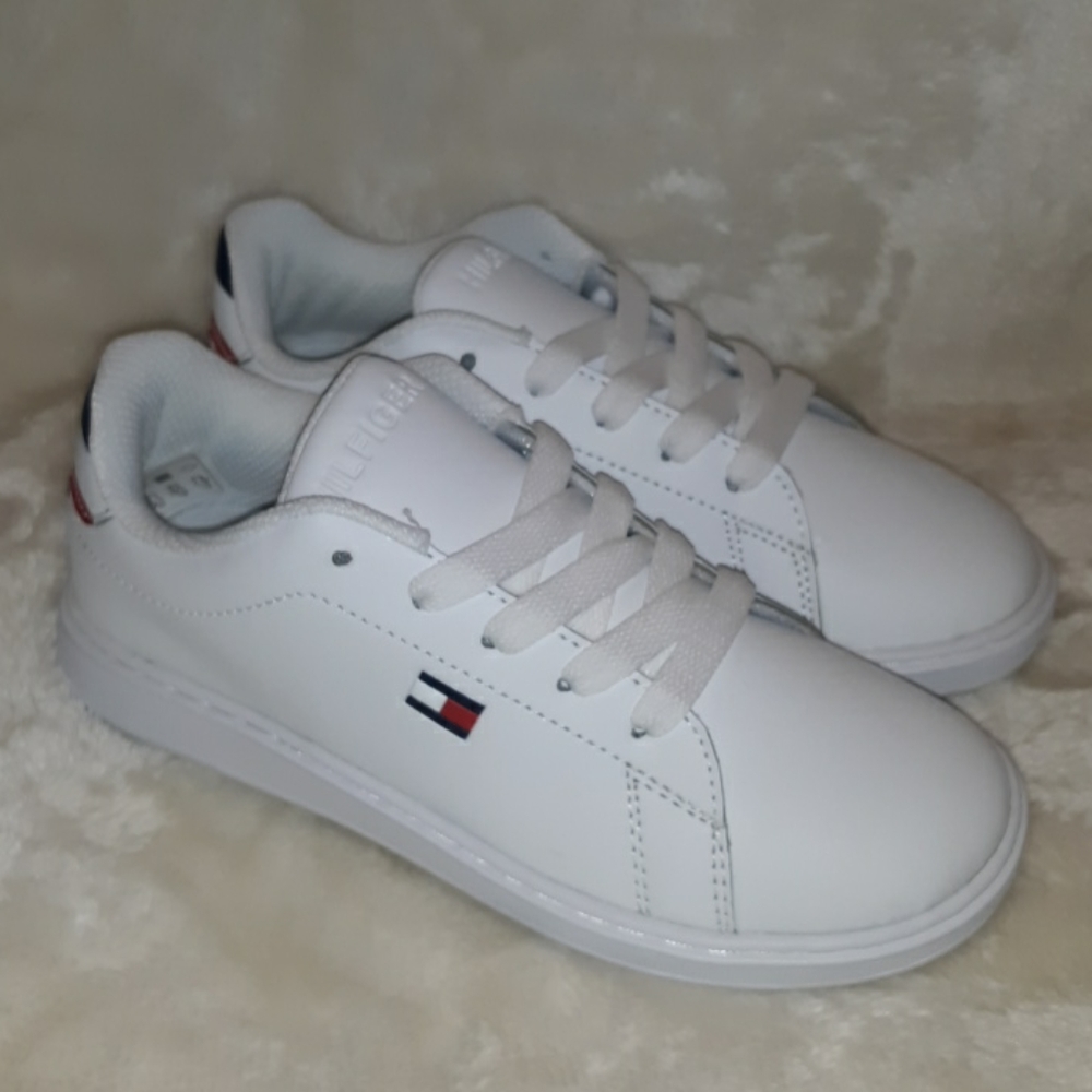 NIB Boys Tommy Hilfiger Size 2 White Shoes